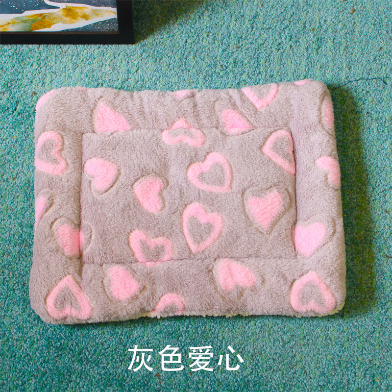 Thick Winter Pet Mat for Cats and Dogs - Fleece Blanket