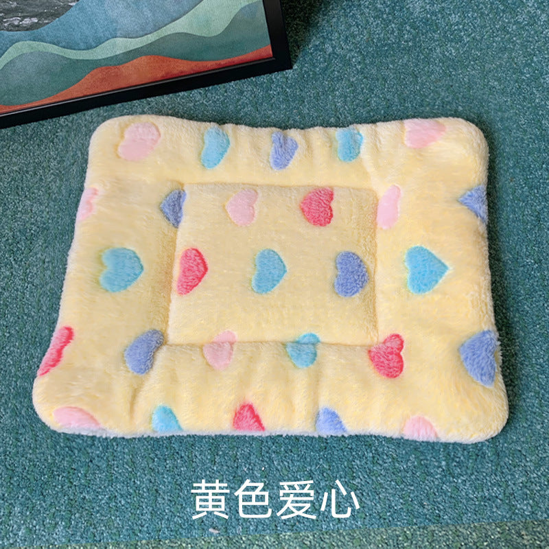 Thick Winter Pet Mat for Cats and Dogs - Fleece Blanket